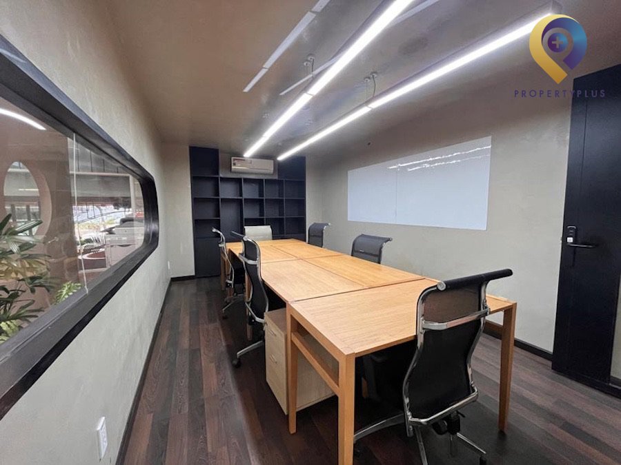 W Business Center 200 Pasteur